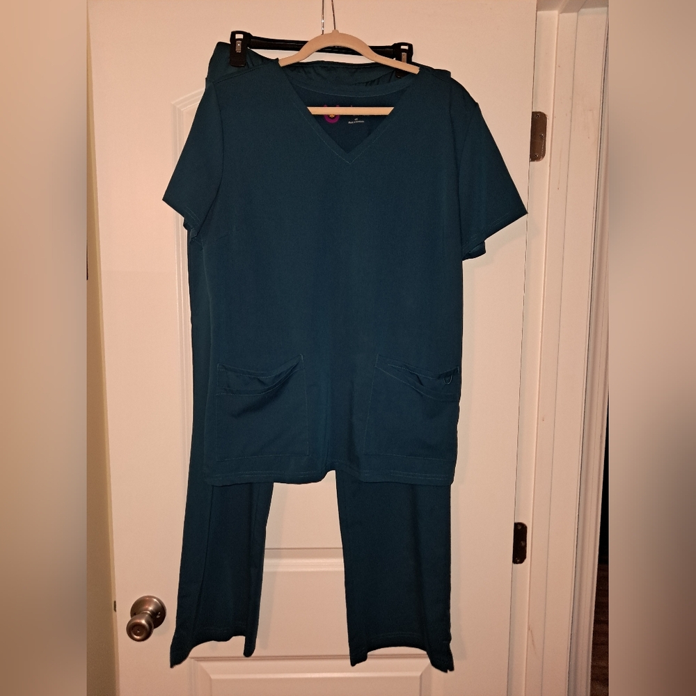 Urbane Nurse Scrub Set